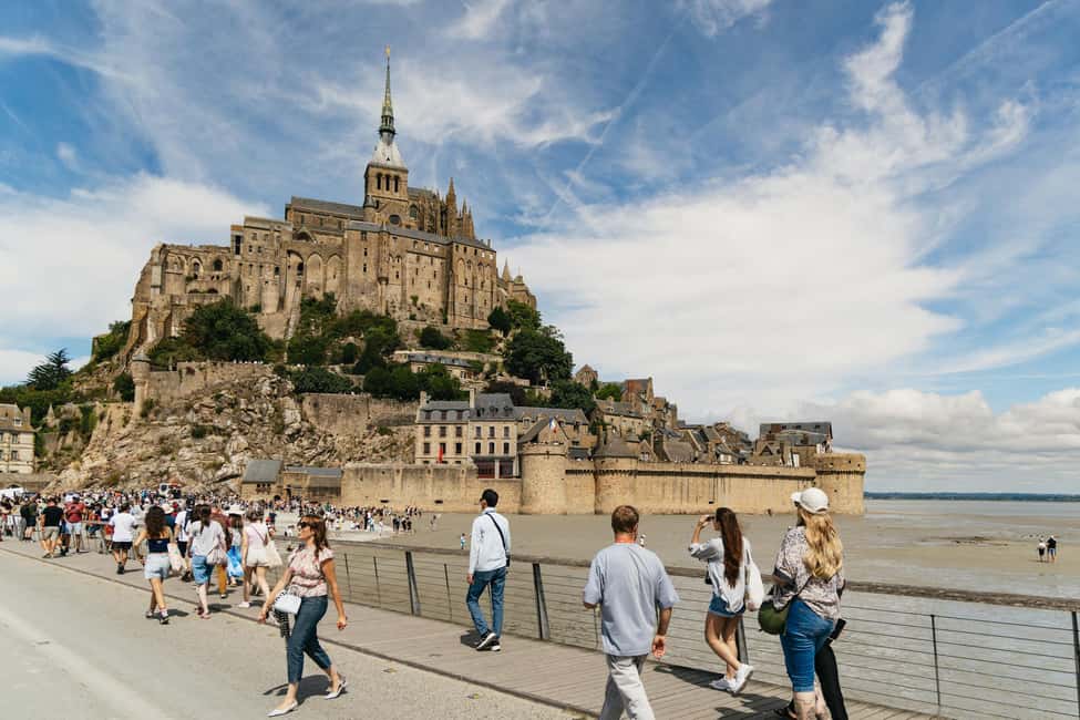 Day Trip to Mont-Saint-Michel from Paris - Live Guide vs Audioguide vs Entrance Ticket Only