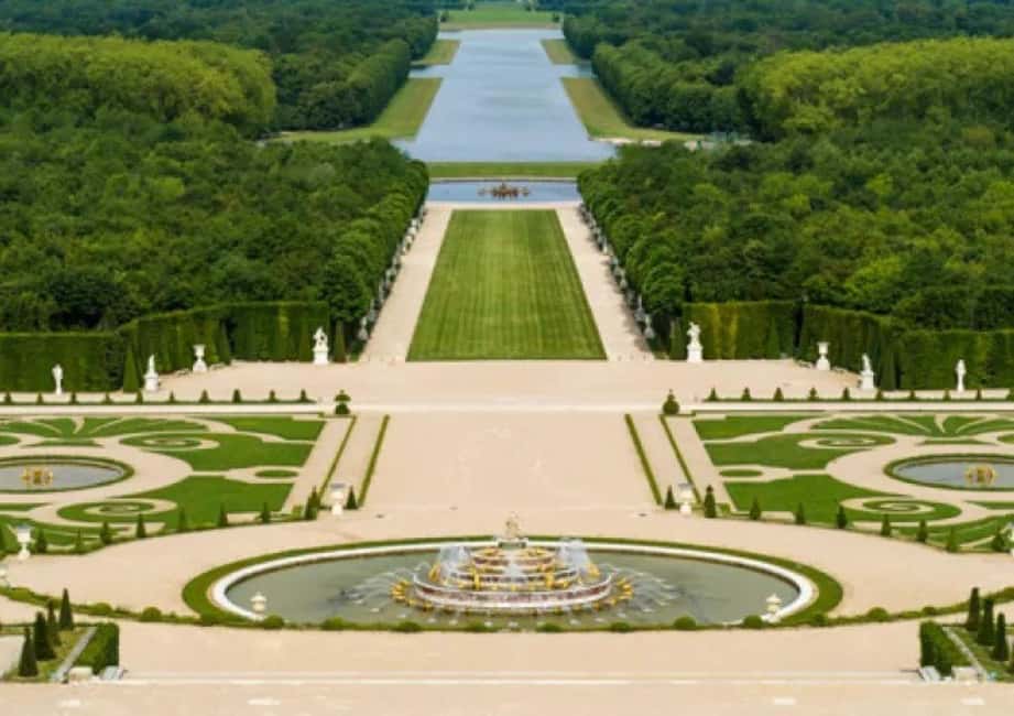 Excursion from Paris to Versailles Palace by Tootbus - Riding the air-conditioned coach like it’s part of the sightseeing