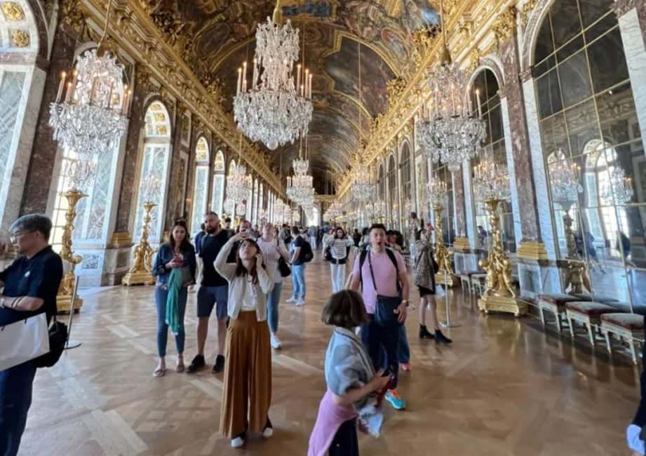 Excursion from Paris to Versailles Palace by Tootbus - Meeting point timing and where to stand