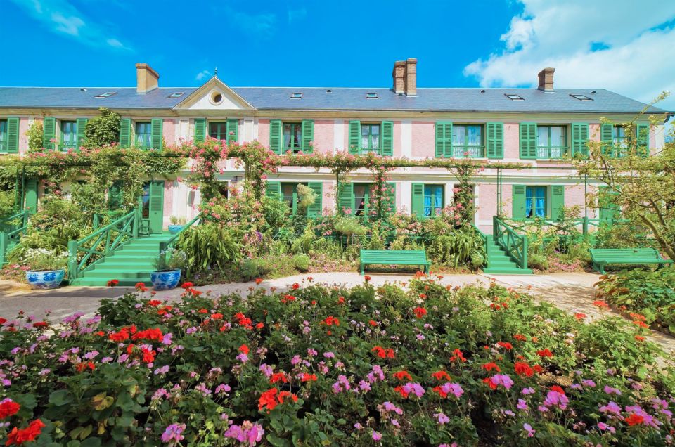 From Paris: Day Trip to Giverny & Versailles with Lunch - Versailles: Palace Highlights Plus Gardens Time