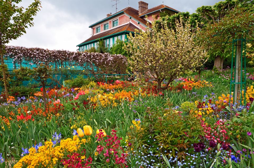 From Paris: Giverny and Versailles Palace Guided Day Trip - Giverny free time: use it for lunch, not just wandering