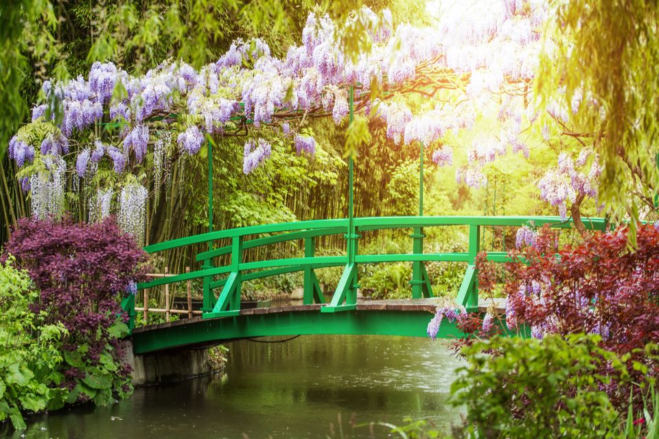 From Paris: Giverny and Versailles Palace Guided Day Trip - Versailles Gardens: your two hours of freedom (and how to make it count)