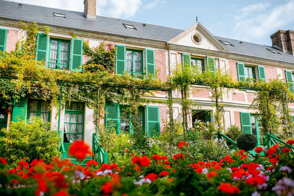 From Paris: Giverny and Versailles Palace Guided Day Trip - Paris to Giverny: the coach ride and your best early strategy