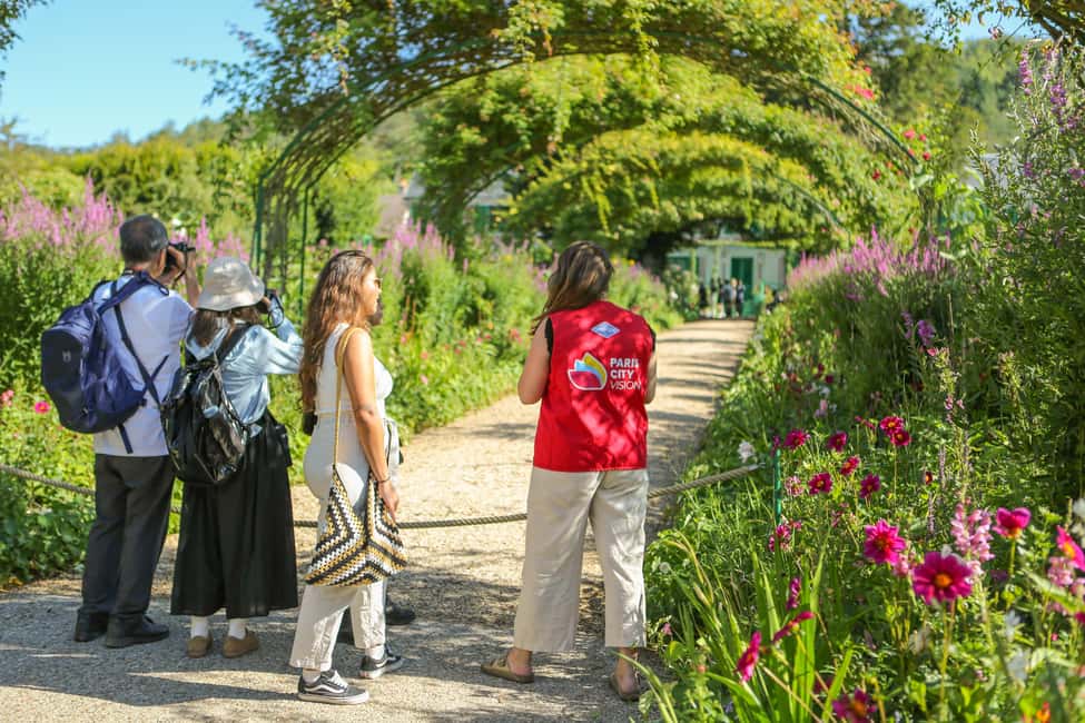 From Paris: Giverny Day Trip with Audio Guide or Live Guide - Who this trip suits best (and who might prefer another plan)