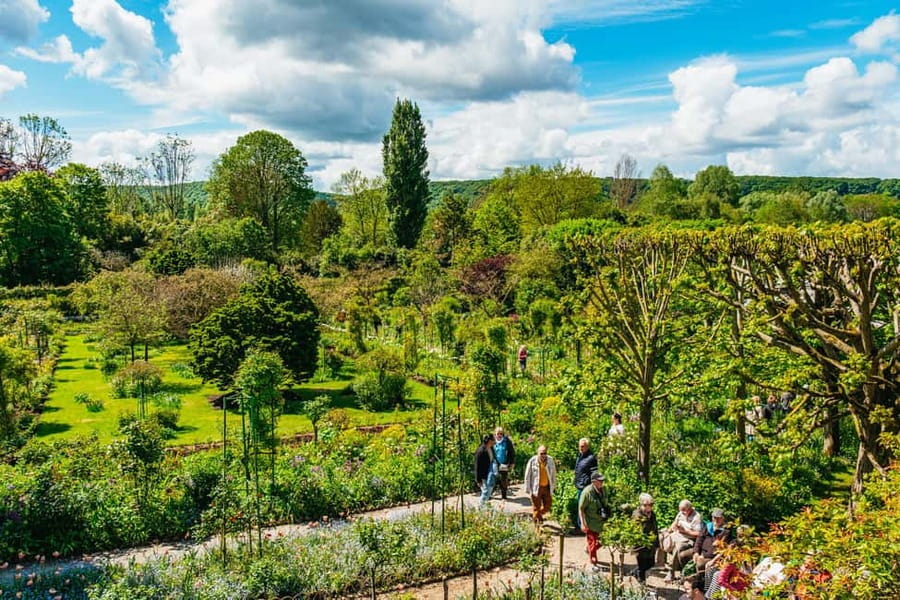 From Paris: Giverny, Monet’s House, & Gardens Half-Day Trip - The Giverny Village Break: Cafés, Shopping, and a Little Breathing Space