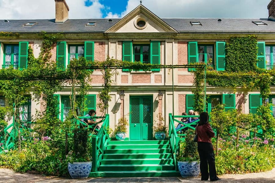From Paris: Giverny, Monet’s House, & Gardens Half-Day Trip - Meeting Point Reality Check: Find the Church, Not Notre-Dame de Paris