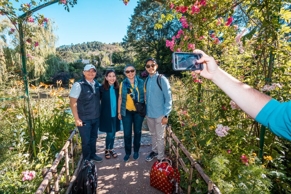 From Paris: Guided Day Trip to Monet's Garden in Giverny - The guide factor: smooth driving and smart ordering