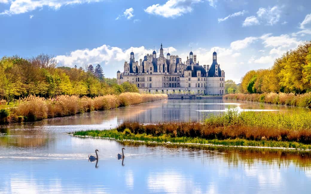 From Paris: Loire Valley Castles Day Trip With Wine Tasting - The Blois lunch break: a real town pause, not a bus-stall