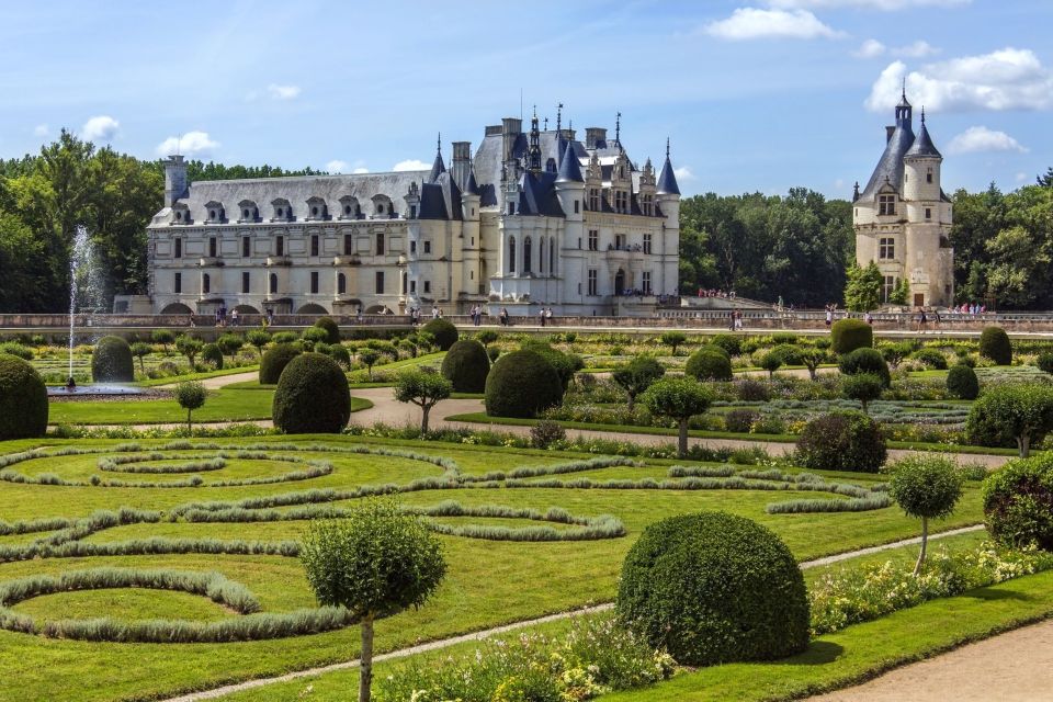 From Paris: Loire Valley Castles Tour with Hotel Transfers - Guides Matter More Than You Think (Claire, Abel, Martina, and the Art of Good Explanations)