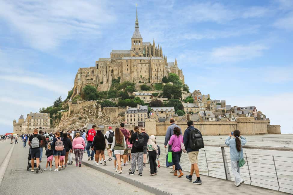 From Paris: Mont Saint-Michel Tour with Hotel Pickup Service - A long day in the fast lane: what 14 hours means in real life