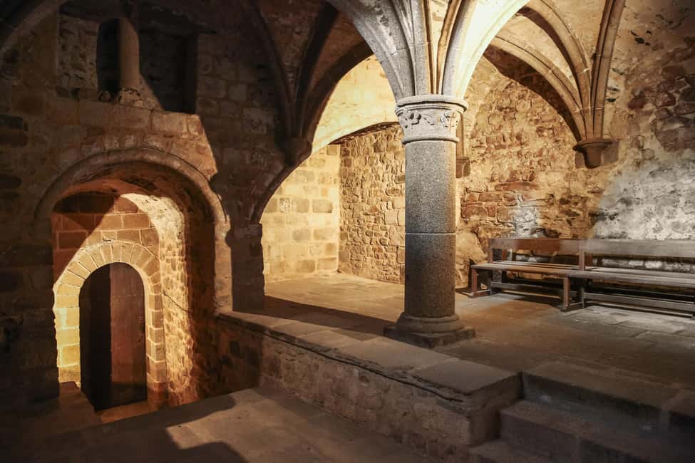 From Paris: Mont Saint-Michel Tour with Hotel Pickup Service - Entering the abbey and Gothic buildings: 2 hours that pay off