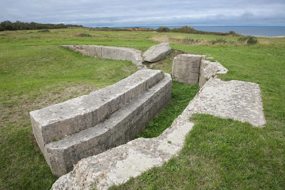 From Paris: Normandy D-Day Beaches Day Trip - Longues-sur-Mer coastal battery: the Atlantic Wall you can actually read