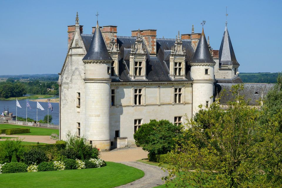 From Paris: Small-Group Loire Valley Castles Full-Day Tour - How the guided format really works (and why it can be a plus)