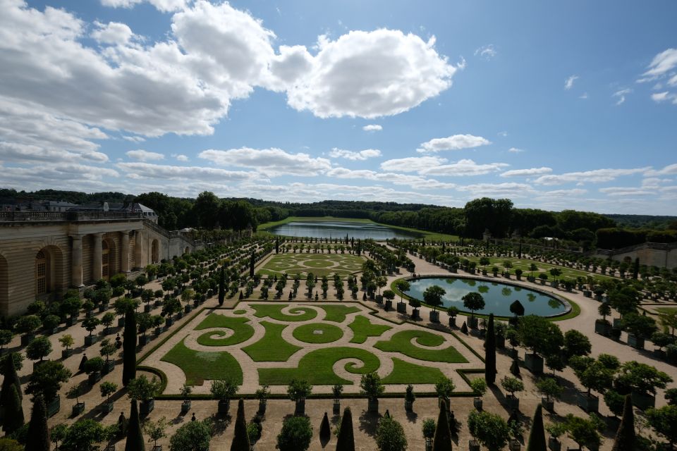 From Paris: Versailles Palace and Gardens Guided Day Trip - The garden plan: guided introduction, then freedom (with show timing)