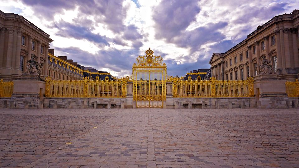 From Paris: Versailles Palace and Gardens Guided Experience - Rainy-day tip: keep your plan simple