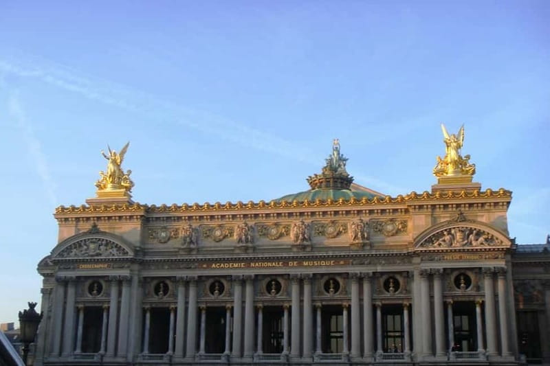 German private Walking Tour through Montmartre & Passages - Montmartre beyond the headlines: calmer streets and better breathing room
