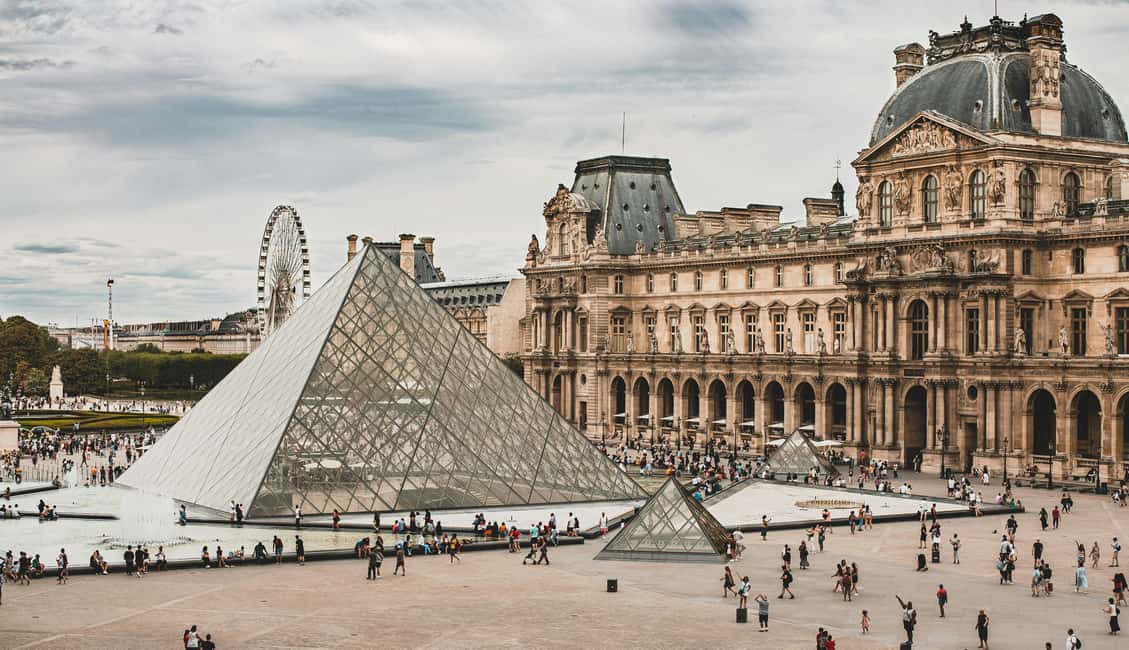 Louvre & Mona Lisa Small Group Tour with Reserved Entry - Small Group Size (12 or Less) and Headsets: The Practical Advantage