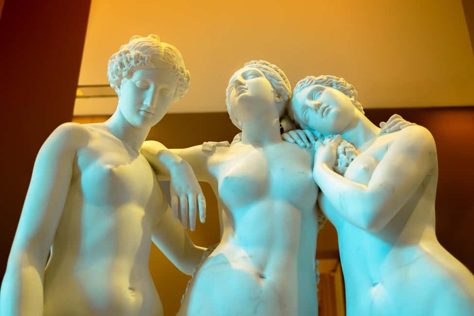Mona Lisa & Treasures: 6-people Max Louvre Experience - Skip-the-line entry: the best kind of time savings