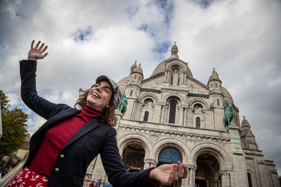 Montmartre en chansons: tour with a professional singer - Stop-by-stop: Wall of Love, Moulin de la Galette, La Maison Rose, and Sacré-Cœur