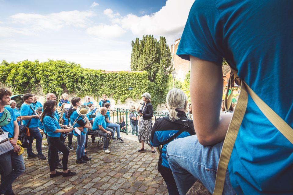 Montmartre en chansons: tour with a professional singer - Cabarets, bohemians, and the Montmartre spirit