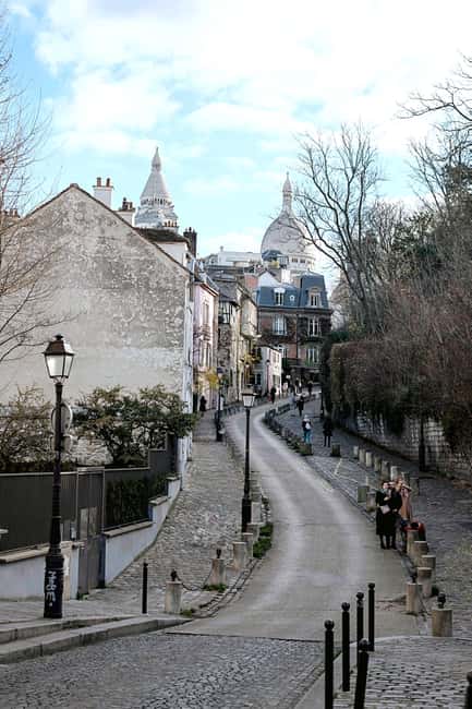 Montmartre for Art Lovers - Walking tour with Expert Guide - La Maison Rose, Lapin Agile, and Place du Tertre