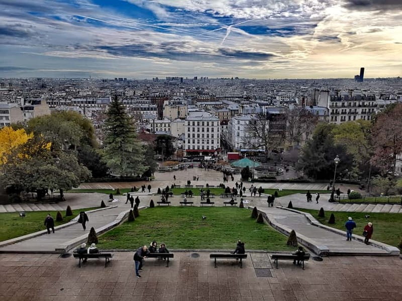 Montmartre : private family tour - Included extras: the game booklet and what it does for your day