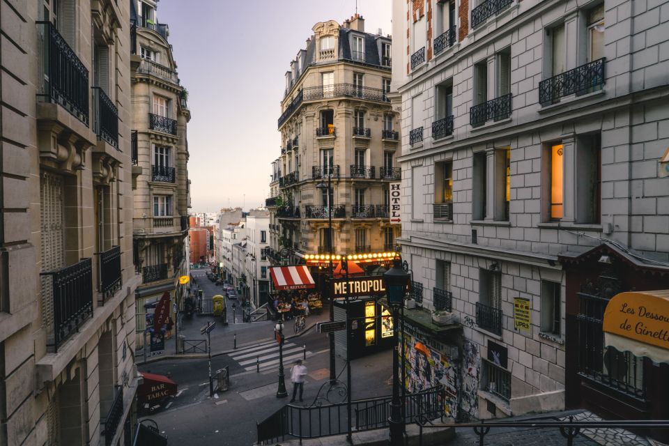 Montmartre : private family tour - Price and value: $249 per group up to 10