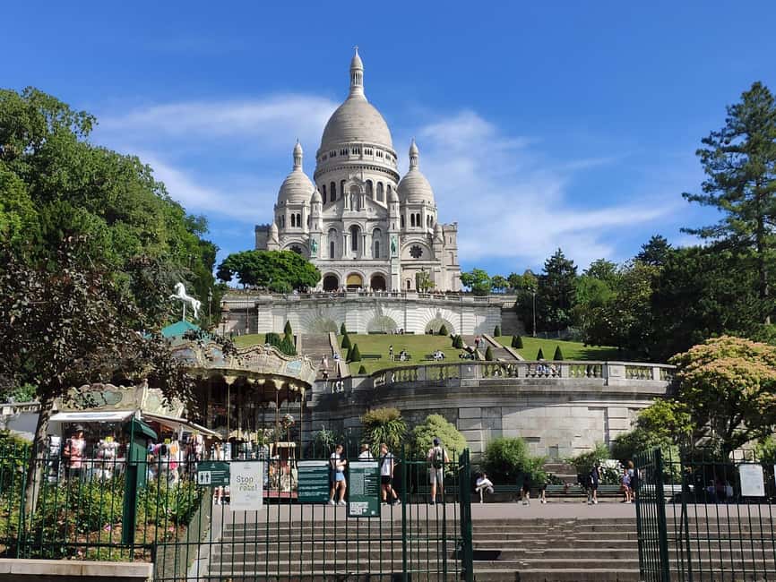 Montmartre Walking Tour with a Local Guide - Moulin Rouge photo stop: the famous spot, guided so it means something