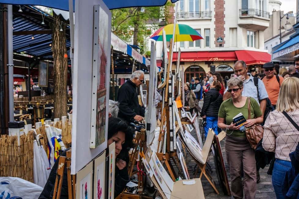 Montmartre Walking Tour with a Local Guide - La Maison Rose: the colorful pause that changes the feel of the walk