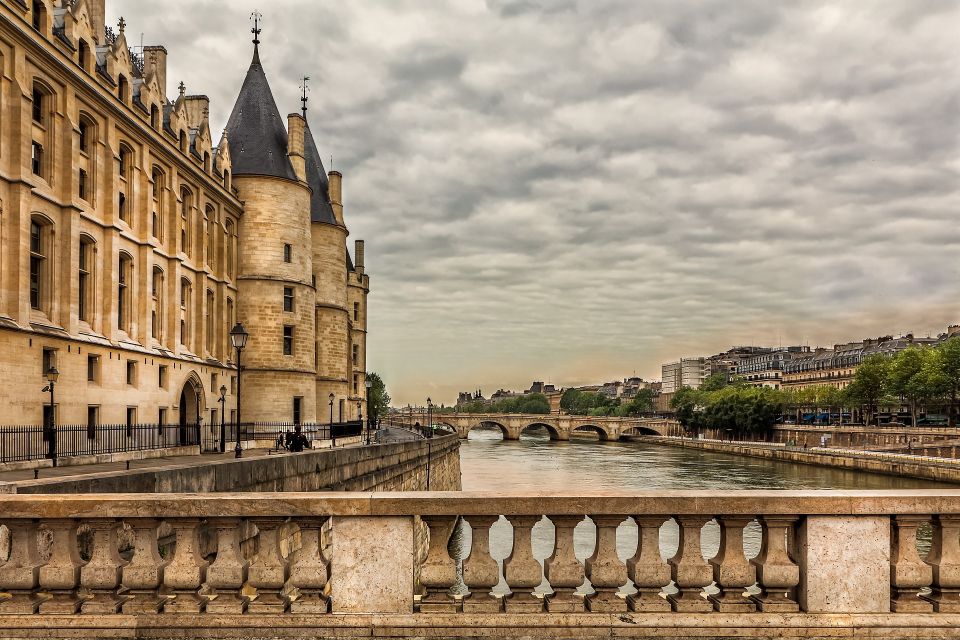 Notre-Dame Cathedral Private tour - Where you start: Charlemagne on Île de la Cité