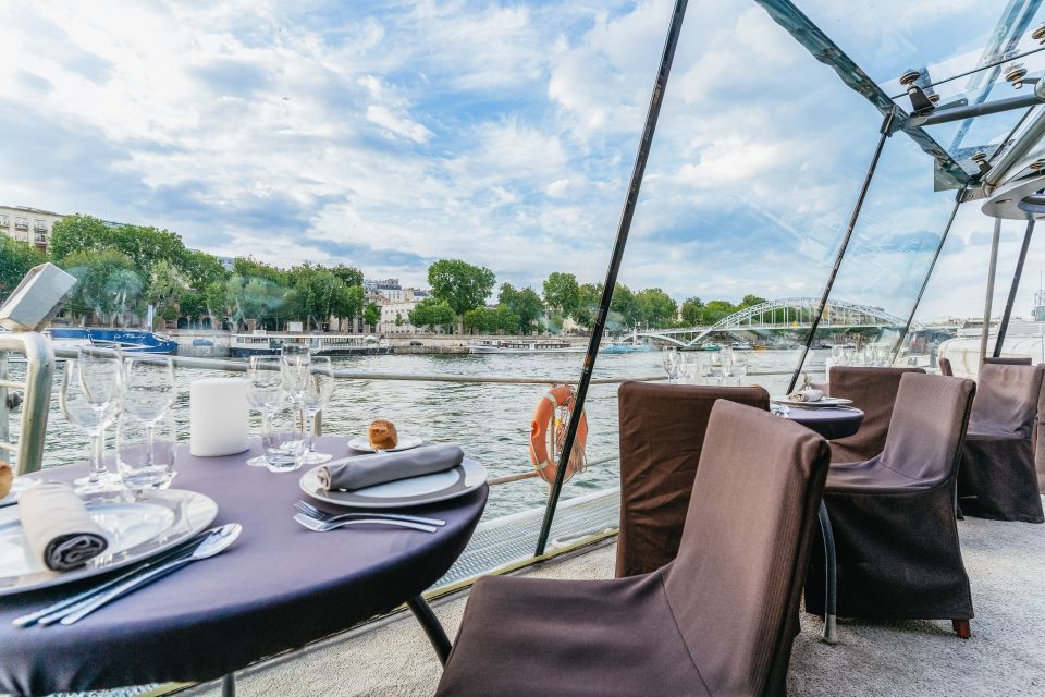 Paris: 3-Course-Dinner Cruise on the Seine with live music - A Night Cruise That’s Built Around the View