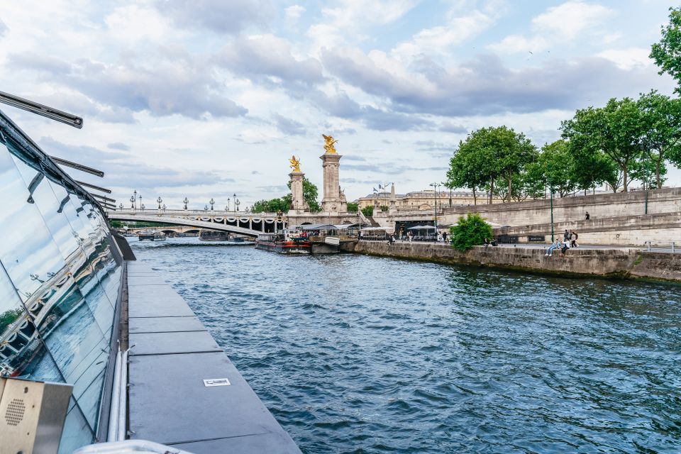 Paris: 3-Course-Dinner Cruise on the Seine with live music - Who This Cruise Fits Best