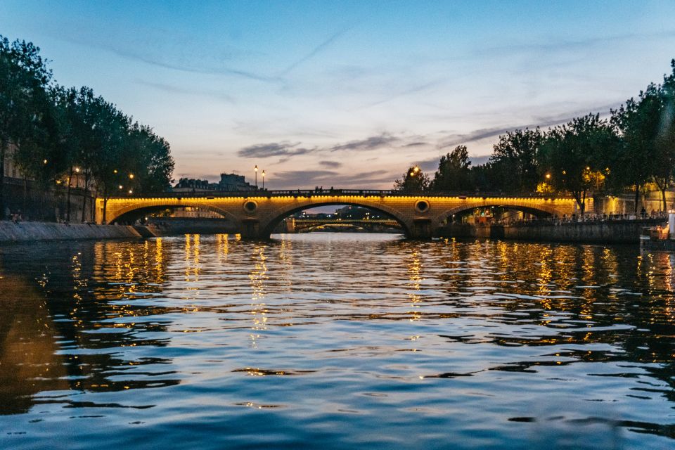 Paris : 3-Course Gourmet Dinner Cruise on Seine River - Service and Atmosphere: The Human Touch on a Moving Meal