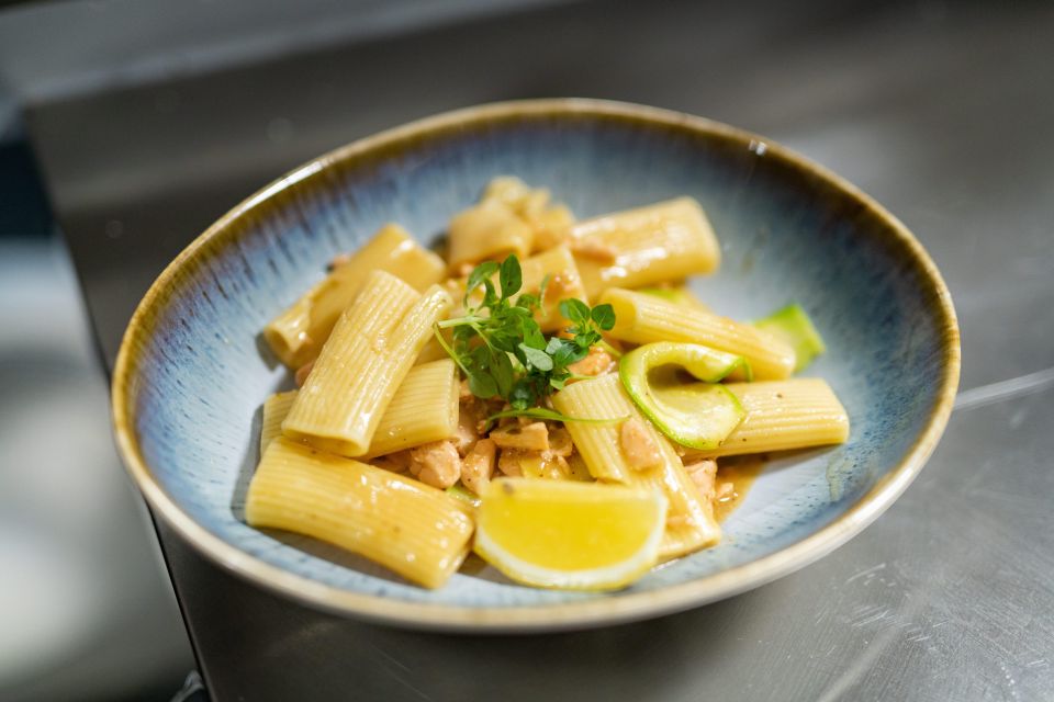 Paris: 3-Course Italian Meal Seine Cruise - Meeting Le Théo at 2 Rue du Ranelagh: Find the Italian Flags
