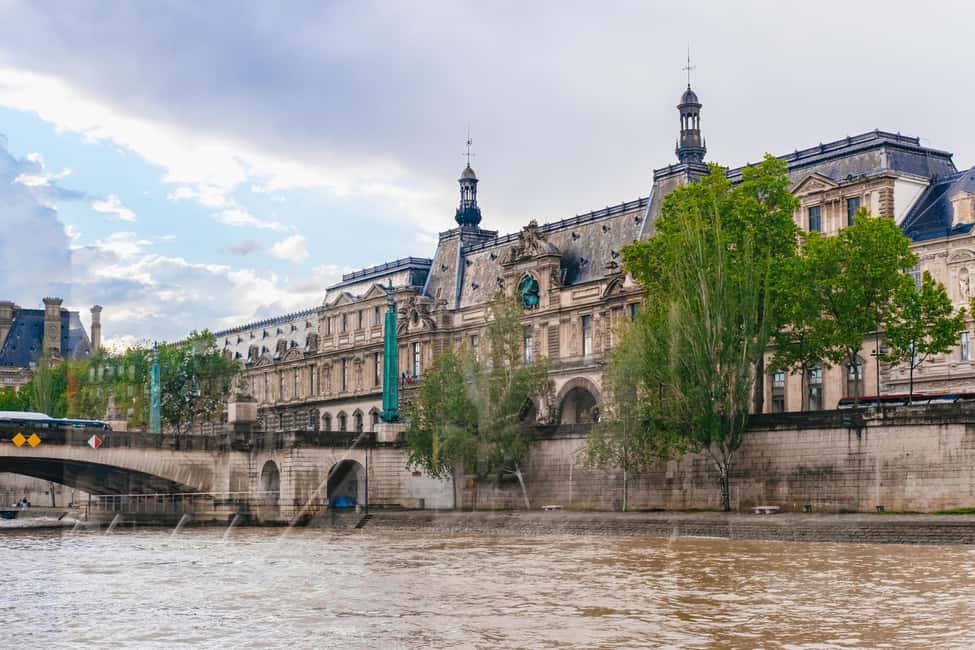 Paris: 3-Course Italian Meal Seine Cruise - Price and Value: Is $69 Per Person a Good Deal?