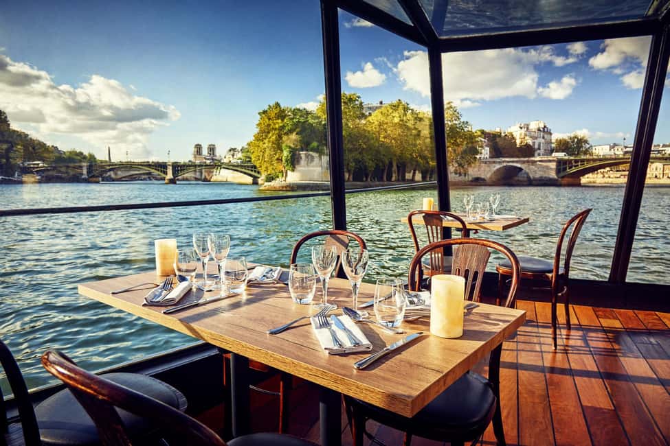 Paris: 3-Course Lunch Cruise on the River Seine - Service Quality: Friendly Staff, Real Meal Timing