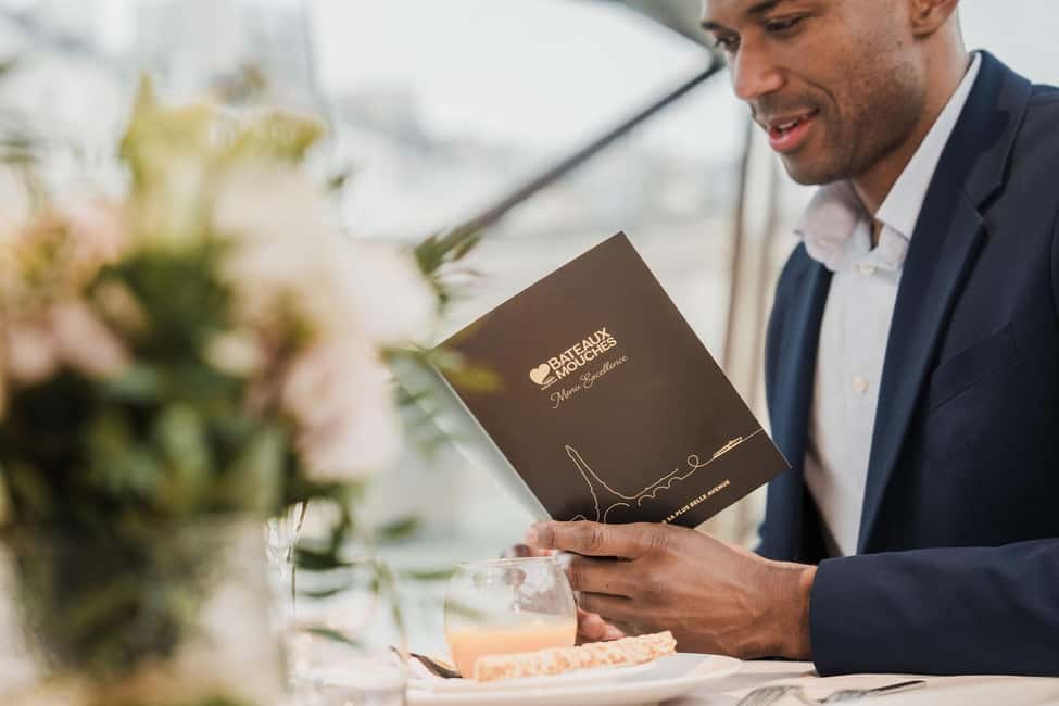 Paris: 4-Course Dinner Cruise on Seine River with Live Music - Key Things to Know Before You Go