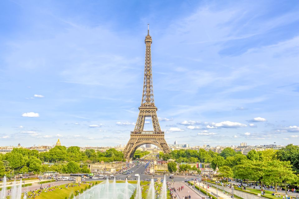 Paris: Access to the Eiffel Tower's 2nd Floor - What you get from the local host (and why it’s worth it)