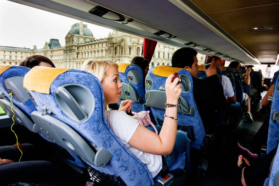 Paris: Audio-Guided Bus Tour & Seine River Cruise - Languages: host greeter vs. recorded audio