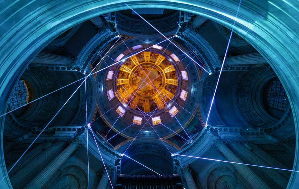 Paris: Aura Invalides Immersive Experience Entry Ticket - Seating on staircases, crowd reality, and how to find a good spot