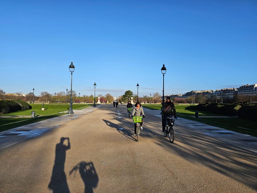 Paris Before the Crowds: Sunrise Bike Tour with Breakfast - Breakfast in a local café: coffee, tartines, and keeping the day rolling