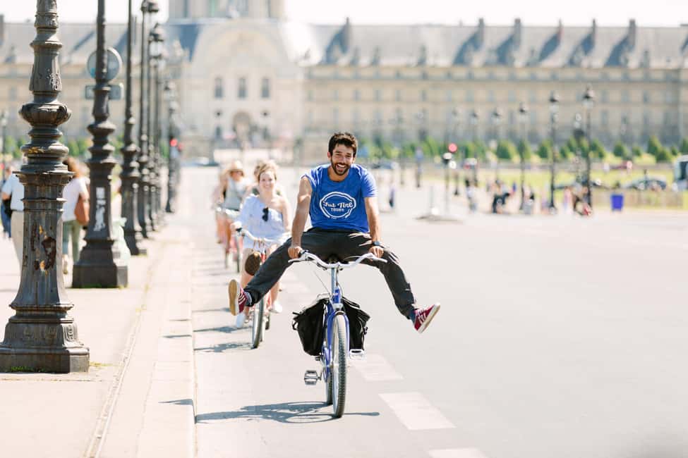 Paris Bike Tour: Eiffel Tower, Place de la Concorde & More - How safety and group control keep the ride calm