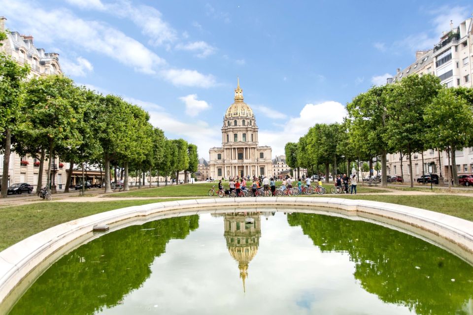 Paris Bike Tour: Eiffel Tower, Place de la Concorde & More - Eiffel Tower stop: the landmark you can actually enjoy