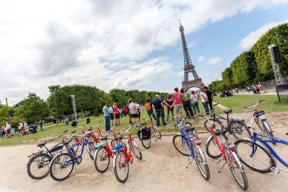Paris Bike Tour: Eiffel Tower, Place de la Concorde & More - Ride conditions: rain, cold mornings, and staying on track