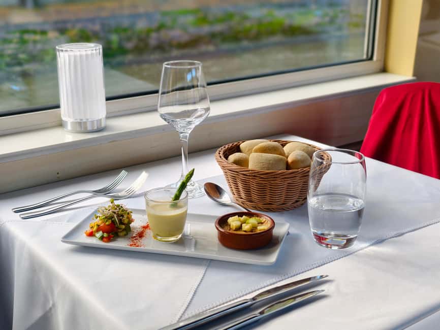 Paris : Bistronomic early dinner cruise - The 3-course tasting menu: classic Paris bistro, sized for a cruise