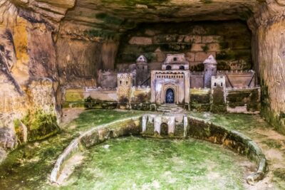 Paris: Catacombs Restricted Access Tour - The walk down: steps, narrow tunnels, and the 14°C reality check