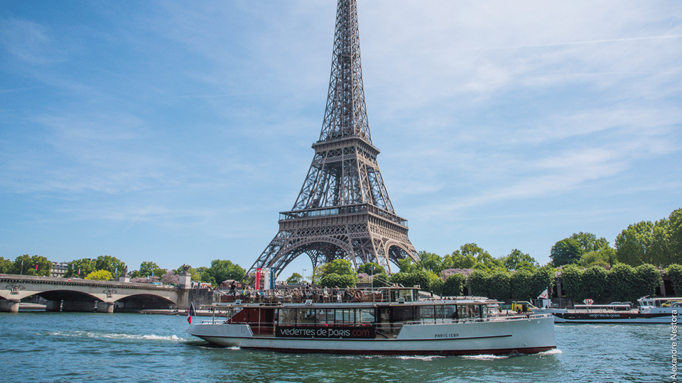 Paris: Champagne Tasting Cruise Departure from Eiffel Tower - Brut vs Extra-Brut vs Rosé: How the Champagne Flight Works