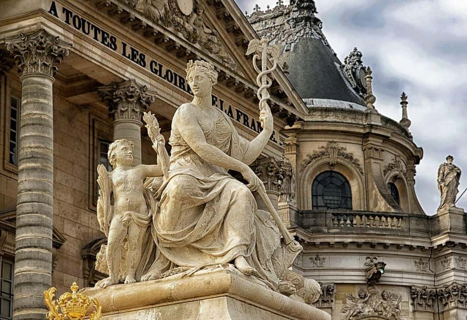 Paris: City Pass – Eiffel, Louvre & 27+ Must-See Sights - Hop-on hop-off bus for 24 hours: use it for transfers, not sightseeing paralysis