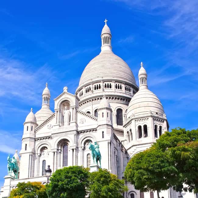 Paris: City Pass – Eiffel, Louvre & 27+ Must-See Sights - Montmartre and Sacré-Cœur: guided walk gives you the neighborhood context