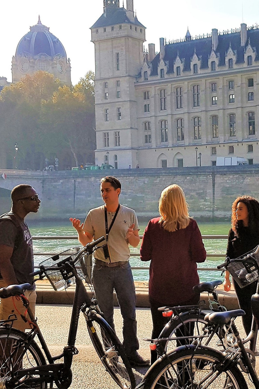 Paris: City Treasures Bike Tour - Glide Along the Seine: Car-Free Riverbanks and the Love-Lock Bridge